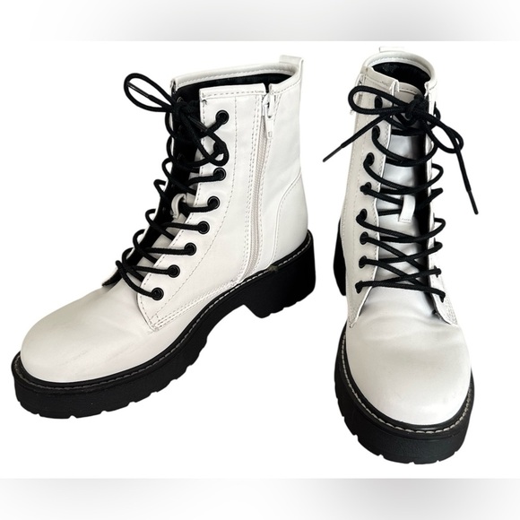 Madden Girl White Combat Boots with Black Laces, WOMENS SIZE 8 - Picture 1 of 5